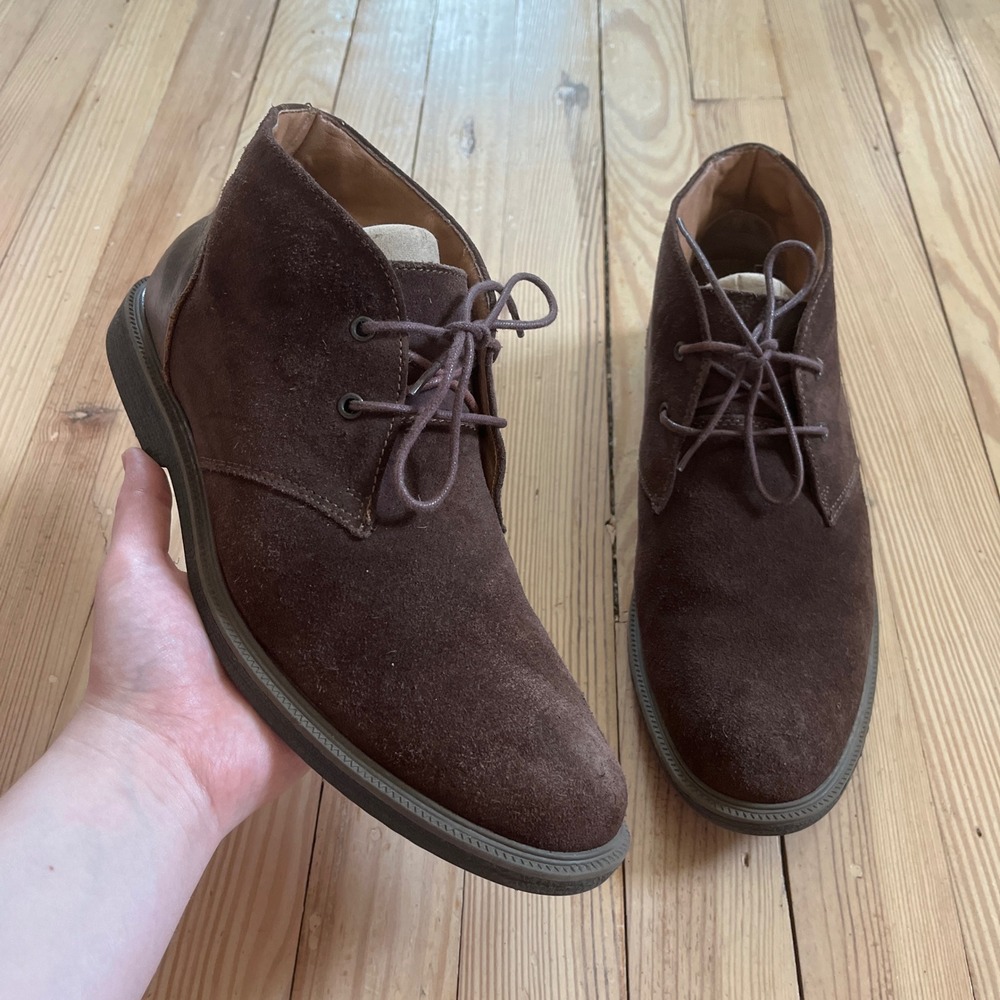 G.H. Bass Radley Mens 9M Brown Suede Leather Chukka Boots Lace up preppy Comfort
